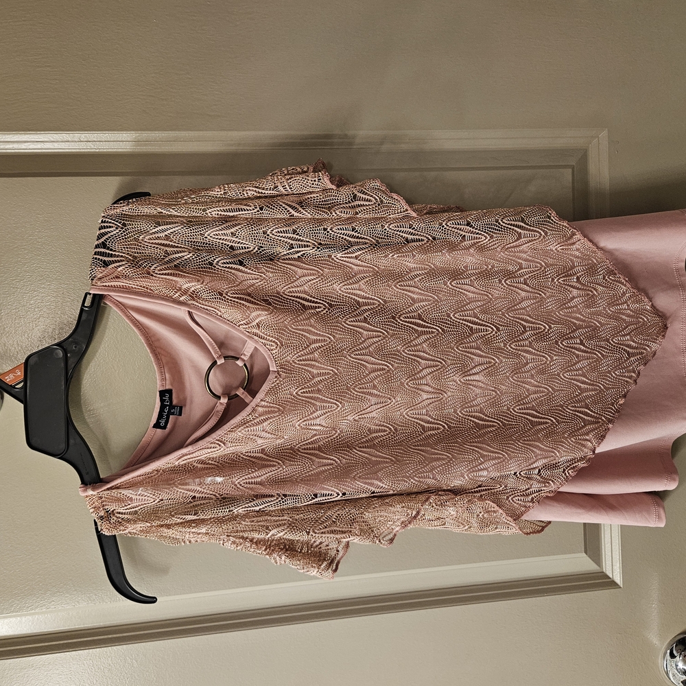 Chic Pink Lace Zigzag Top